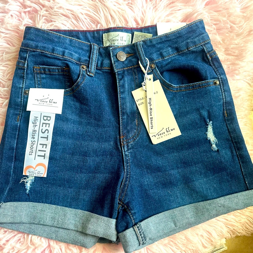Vincent blue New York Jean shorts.